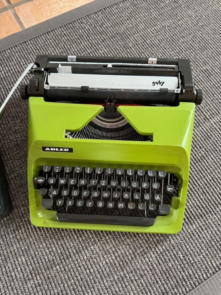 Schreibmaschine Adler mit Koffer in Wachenheim an der Weinstraße