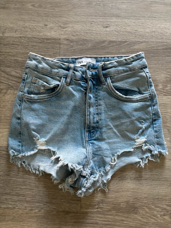 Zara Jeans Shorts Gr. 34 in Ahlen
