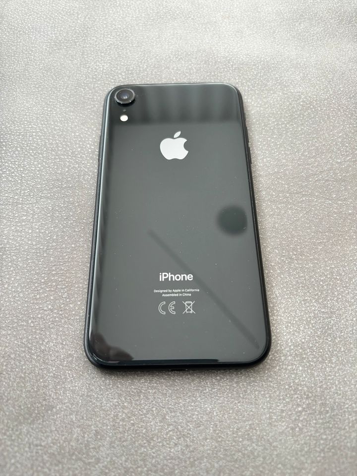 IPhone XR, schwarz 64 GB, Akku Kappa. 80%, INKL. Schutzhülle in Remscheid