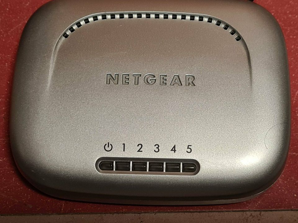 Netgear Fast Ethernet Switch FS605 v2, 5-fach, 10/100 MBit/s in Aßlar