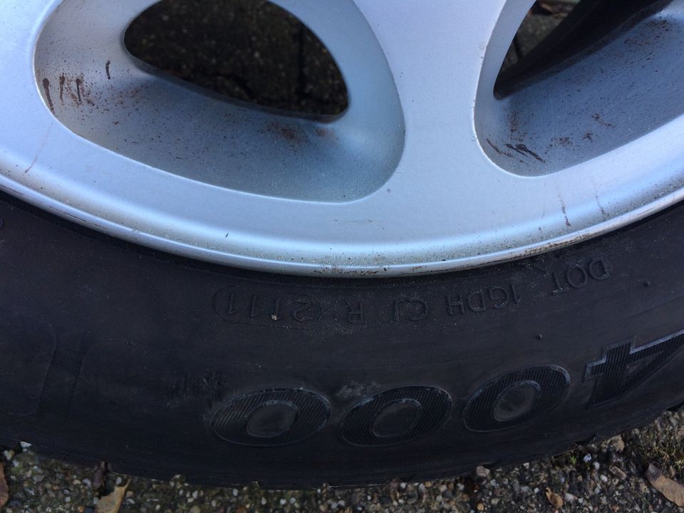 4 x Winterreifen 195/65 R15 auf MercedesBenz-8-Loch-Alufelge in Möhnesee