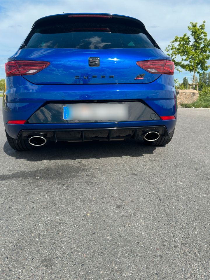 Seat Leon Cupra 300 Mystery Blau Metallic in Dortmund