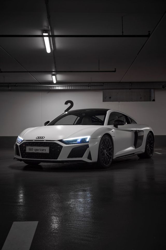 Audi R8 Coupe Quattro V10 mieten Sportwagen leihen Autovermietung Rent Hochzeitsauto Vermietung Autovermietung in Köln