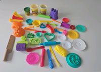 Play-Doh Spiel und Knet Set viele Förmchen Besteck Teller + mehr Nordrhein-Westfalen - Kreuztal Vorschau