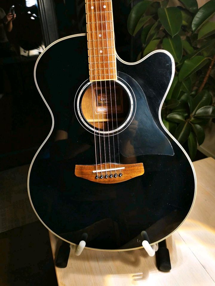 Yamaha Compass cpx 700 black Westerngitarre Akustikgitarre in Butzbach