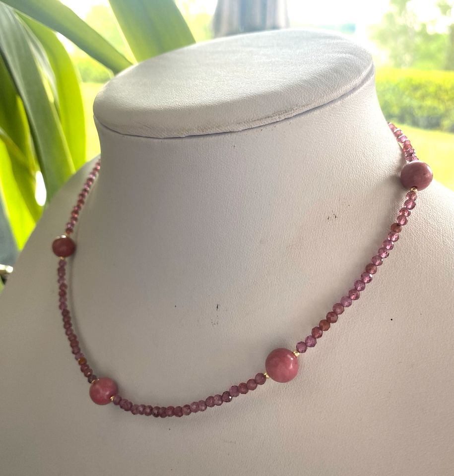 Pink Spinell Kette mit Rhodonit Kugeln/14 Karat Goldschliesse in Betzdorf