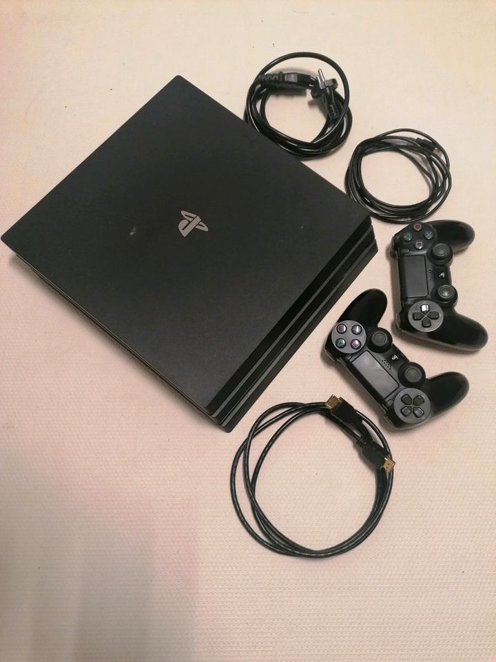 PS4 Pro, PlayStation 4 Pro Konsole, 2 Controller V2 in Gelnhausen