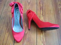 High Heels Gr. 37 NEU Pumps rot Satin Schleife NEU OVP Rockabilly Niedersachsen - Jork Vorschau