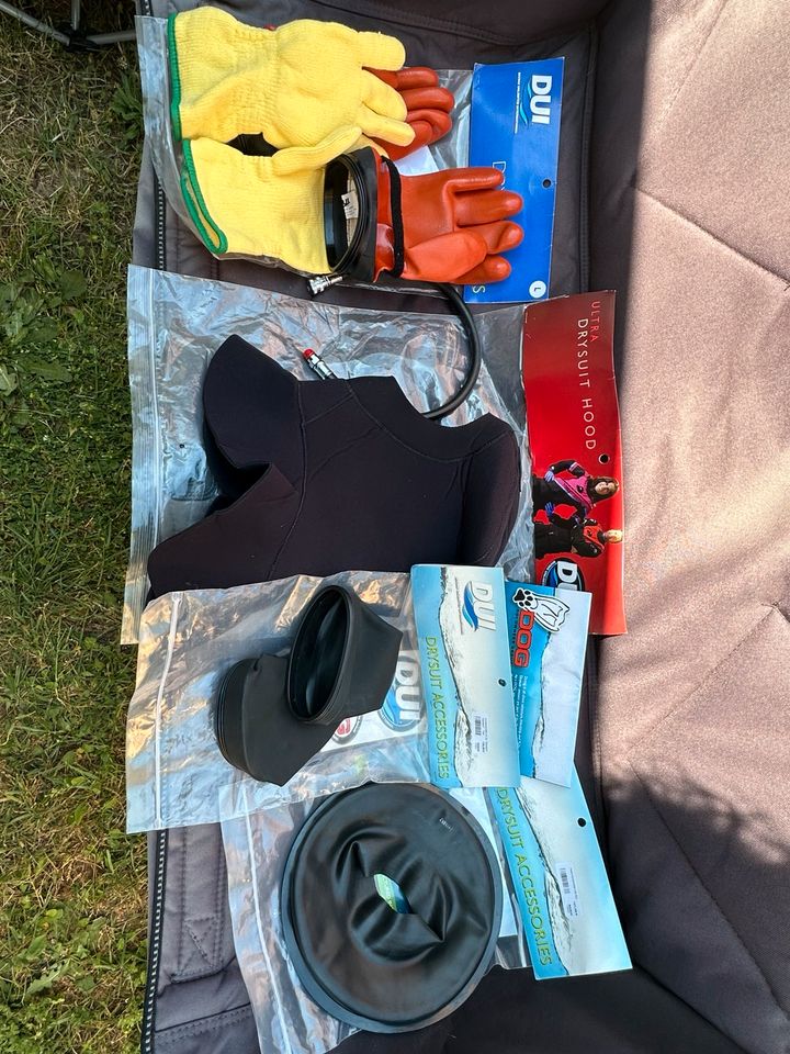 DUI TLS 350 Dry Suit XXL tip top + Unterzieher + viel Zubehör in Florstadt