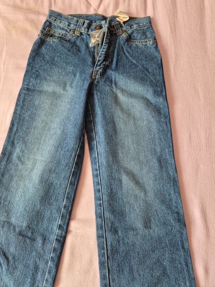 Kinderjeans / Jeans unisex in Größe 140 gerade geschnitten NEU in Herrieden