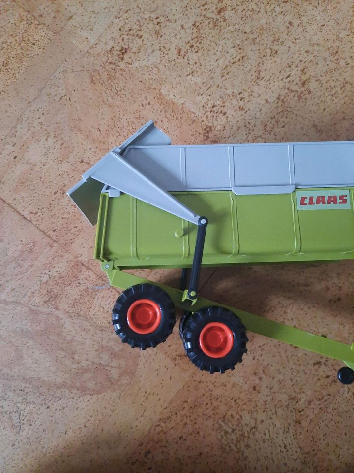 Dickie Toys Claas Traktor mit Anhänger Trecker in Petershagen