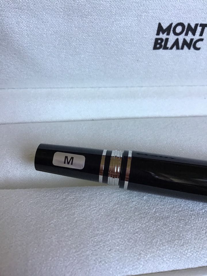 Montblanc Füllfederhalter, Starwalker Precious Resin Schwarz Neu in Liederbach