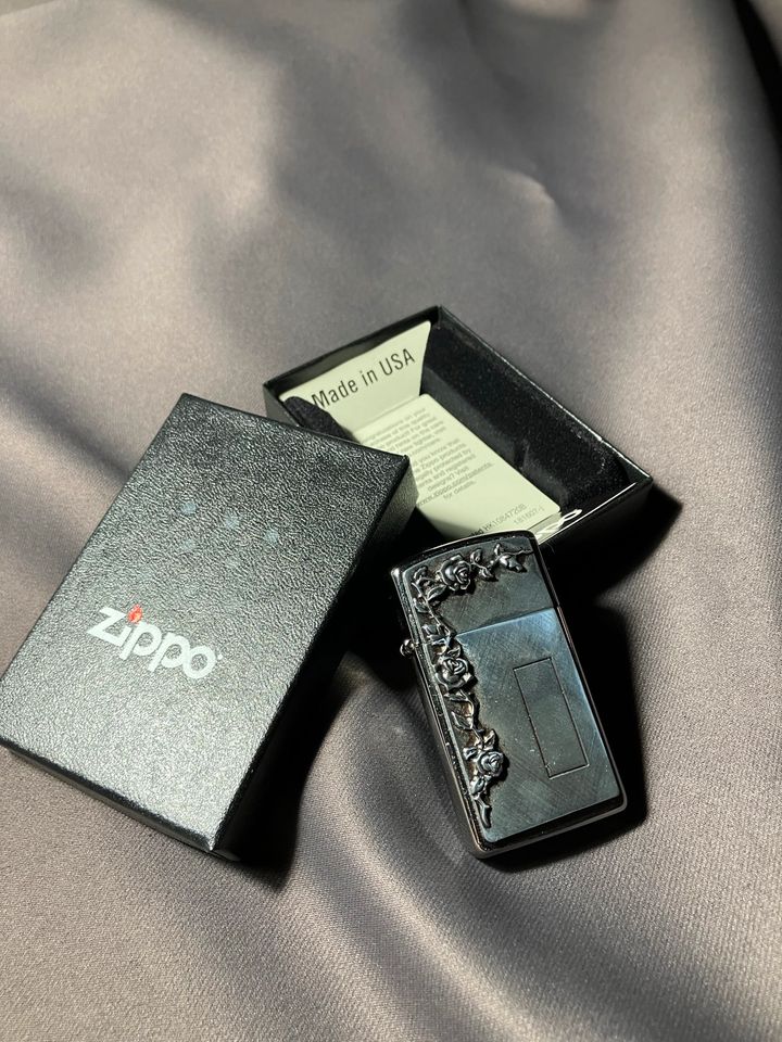 Original ZIPPO Benzin Feuerzeug Rose Gravur in Morschen