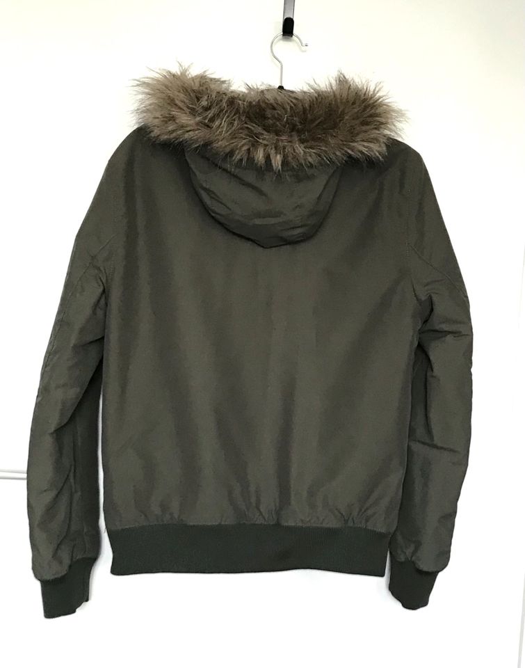 Herren Jacke mit Fell Winter Parka Khaki-grün H&M Gr. S in Berlin