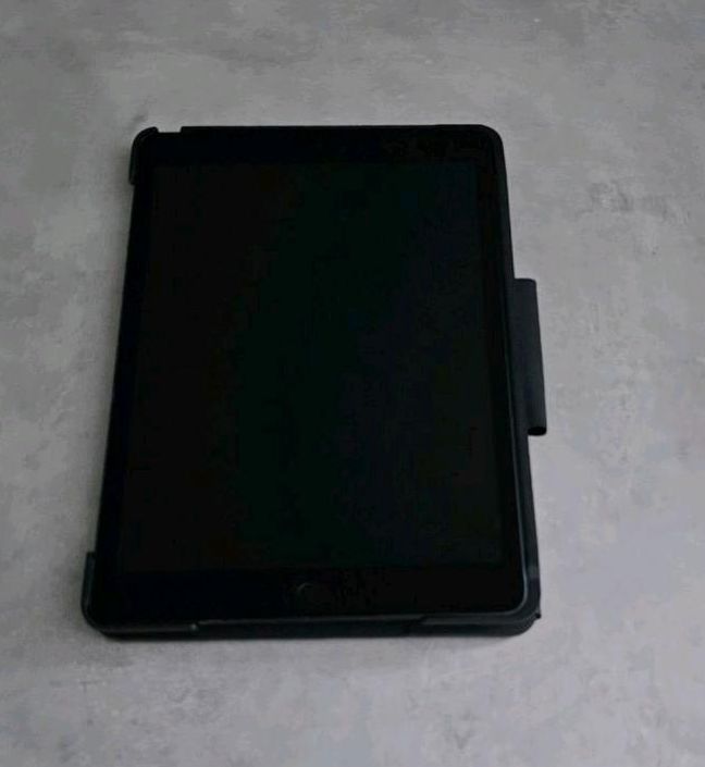 Apple Ipad 7 Cellular inkl. Logitech case in Duisburg