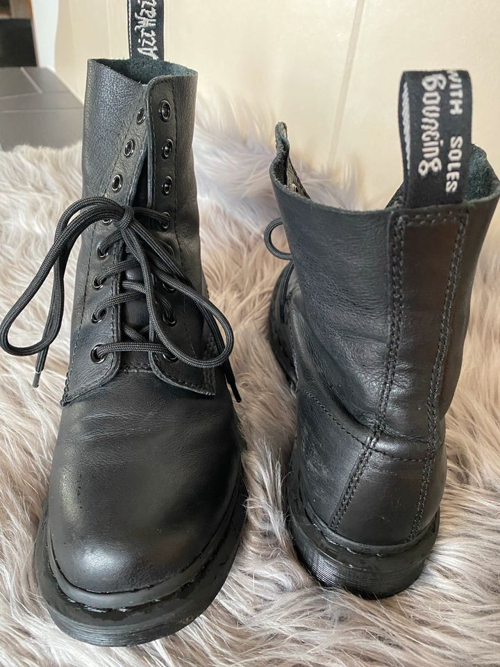 Dr. Martens Schuhe Boots Stiefel 39 in Munderkingen