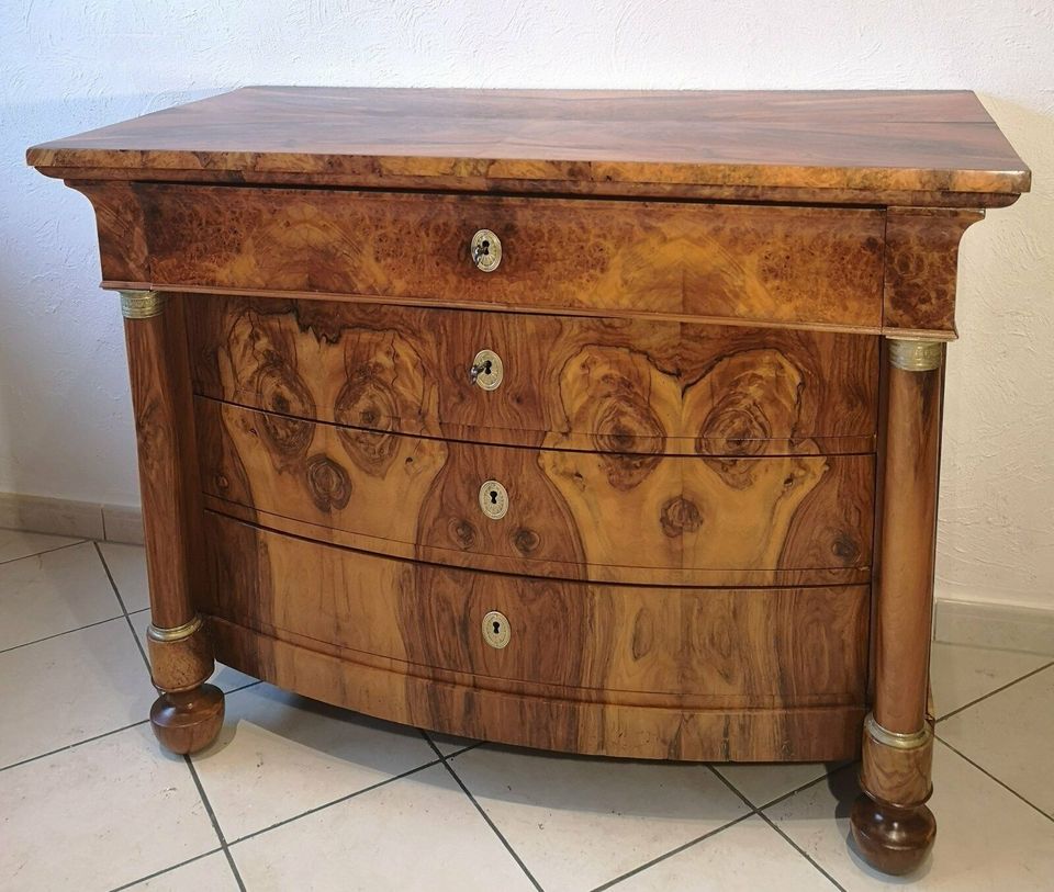 Biedermeier Säulen Kommode / Schreibkommode Nussbaum Antik in Ehringshausen