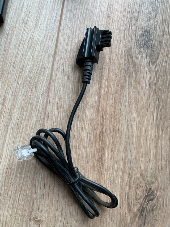 Verschiedene Computerkabel (6x), Adapter (2x), und USB-Port in Mannheim