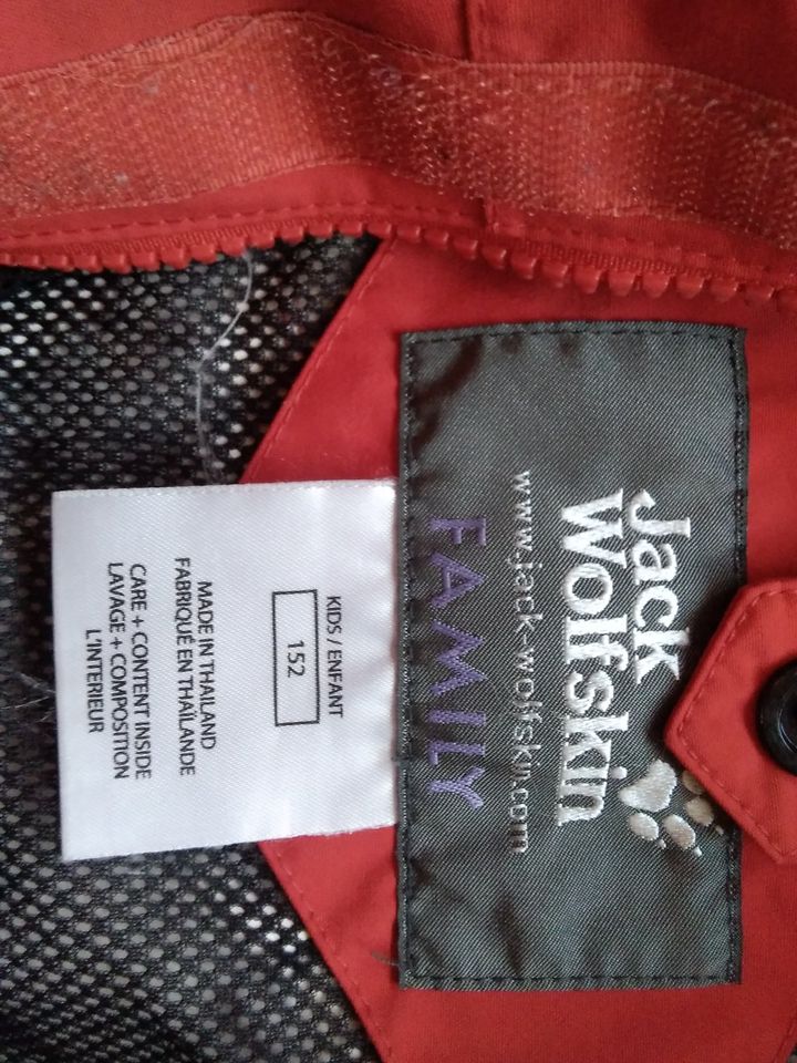 Top für den Übergang . Rote Jacke Jacke Wolfskin Gr. 152 in Zeil