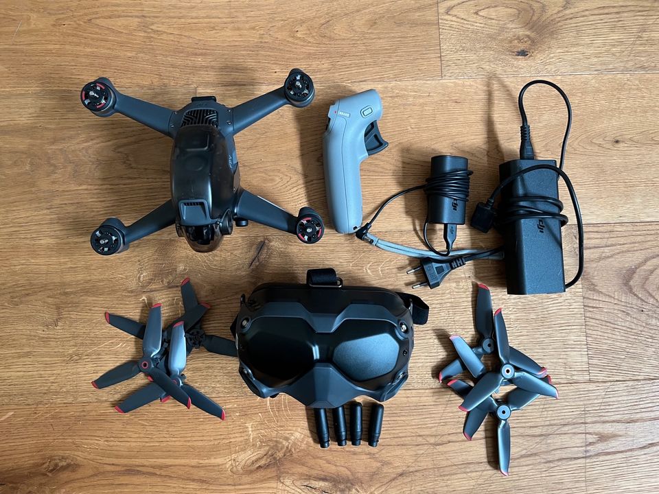 DJI FPV Combo + Motion Controller + Propeller Guard (neuwertig) in Düsseldorf