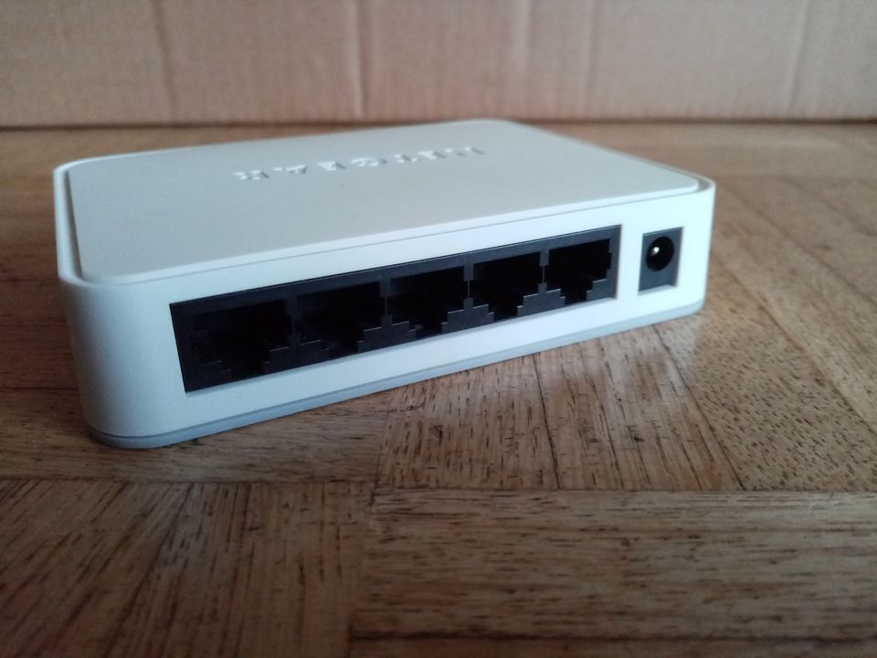 Netgear GS205 5-Port Gigabit Ethernet LAN Switch in Eitensheim