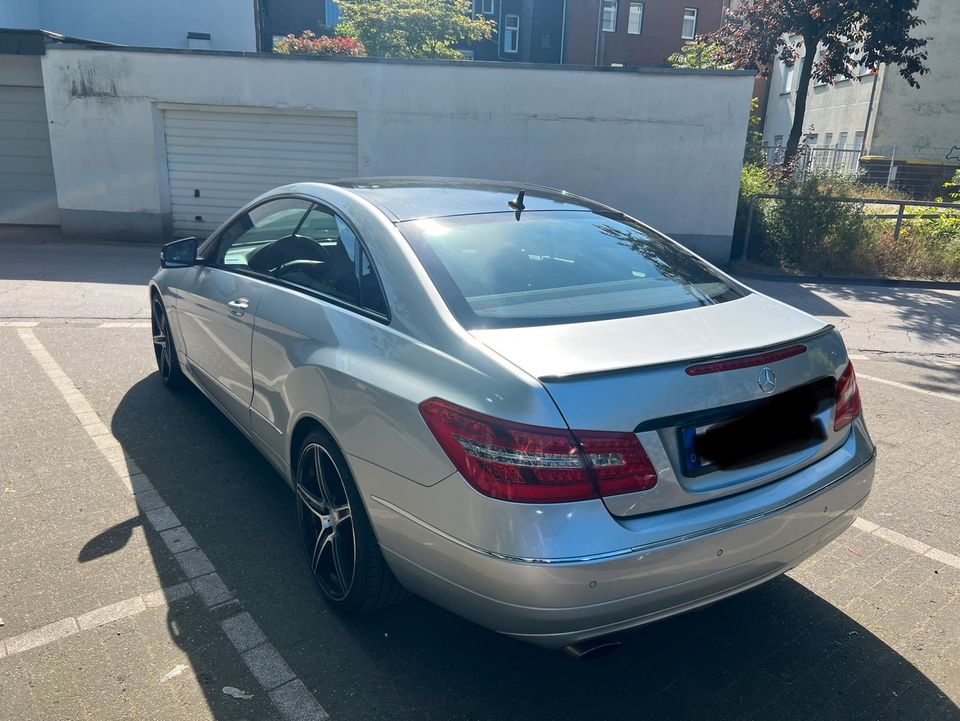 Mercedes Benz e220d coupe Bj2010 in Duisburg