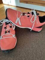 ADIDAS Terrex Trekkingschuhe Sneaker 37 1/3 Bayern - Neuendettelsau Vorschau