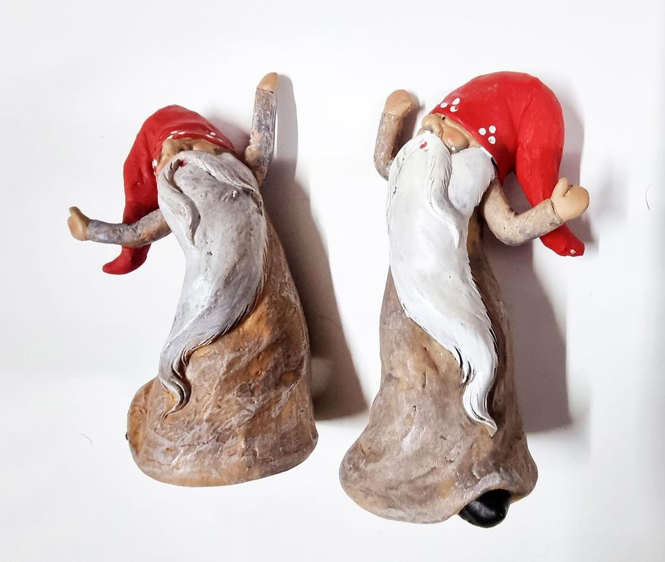 Zwei Keramik Weihnachtsmann mit Bart / Wichtel / Deko – Höhe 14,5 in Witten