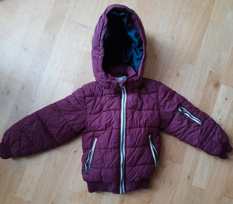 Winterjacke Bomberjacke Daunenjacke  110 H&M Schnee Jungs in Neuss