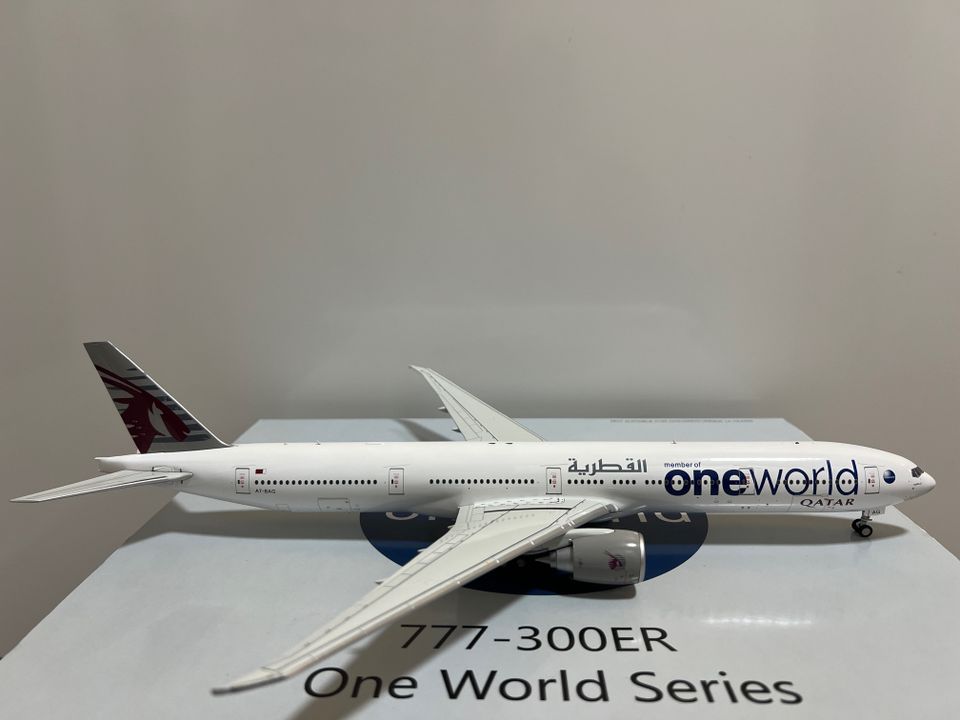 J Fox Models Boeing 777-300ER Qatar Airways One World A7-BAG NEU! in Berlin