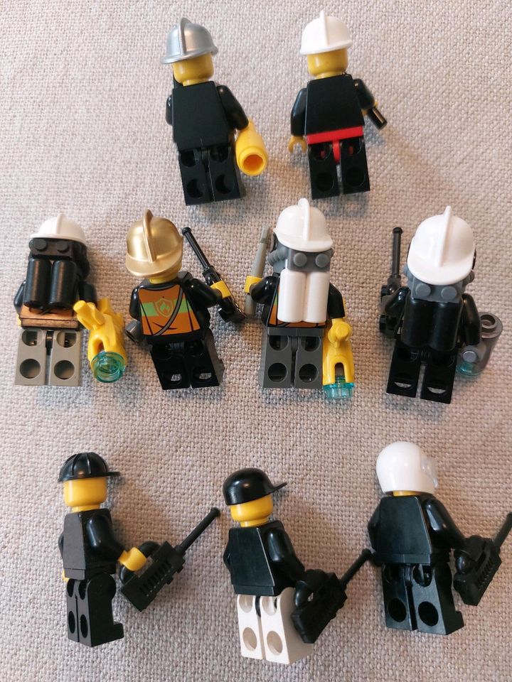 Lego Minifiguren Polizei und Feuerwehr, Set aus 9 Figuren in Velbert