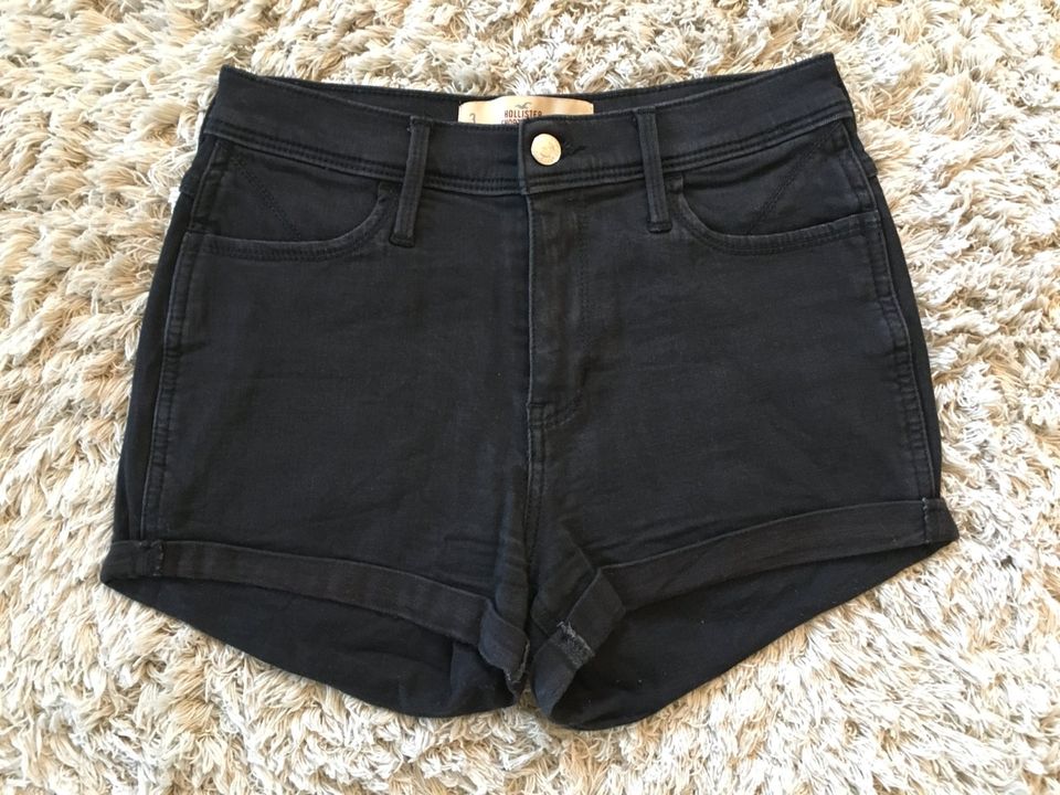 neuwertige Hollister Jeans-Shorts, schwarz, Größe XS (W26) in Bonn