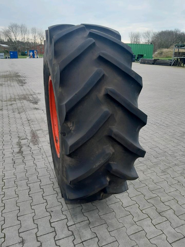 Schwerlastfelge/Reifen. Claas in Börger