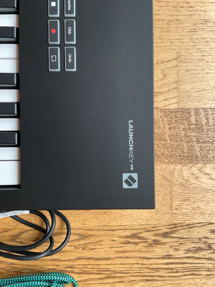 [Wie Neu] Novation Launchkey 49 Mk3 MIDI-Controller-Keyboard in Köln