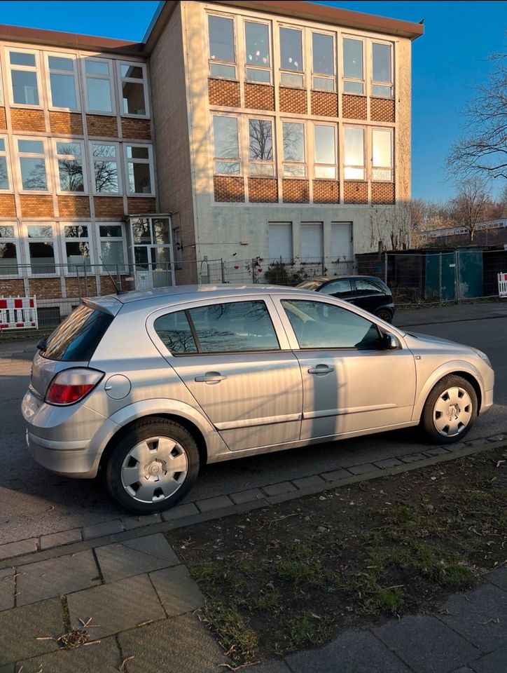 Opel Astra H in Duisburg
