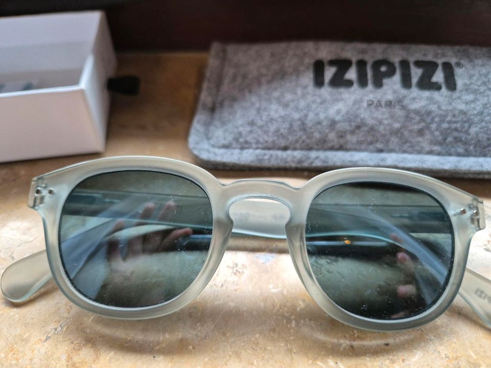 Sonnenbrille IZIPIZI in Aachen