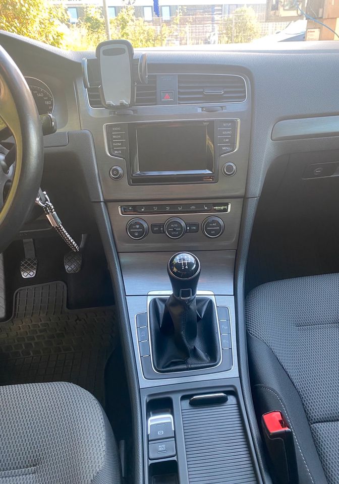 VW Golf 1.2 TSI Comfortline BlueMotion Technology in Bonn