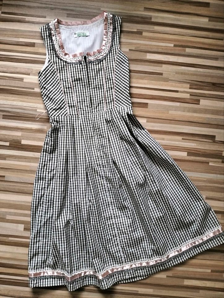 Dirndl Mädchen Dirndl gr. 146 in Berglen