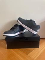 NEU | AIR JORDAN 1 LOW SE, Gr. 44, Off Noir, Black-White-Black München - Schwabing-West Vorschau