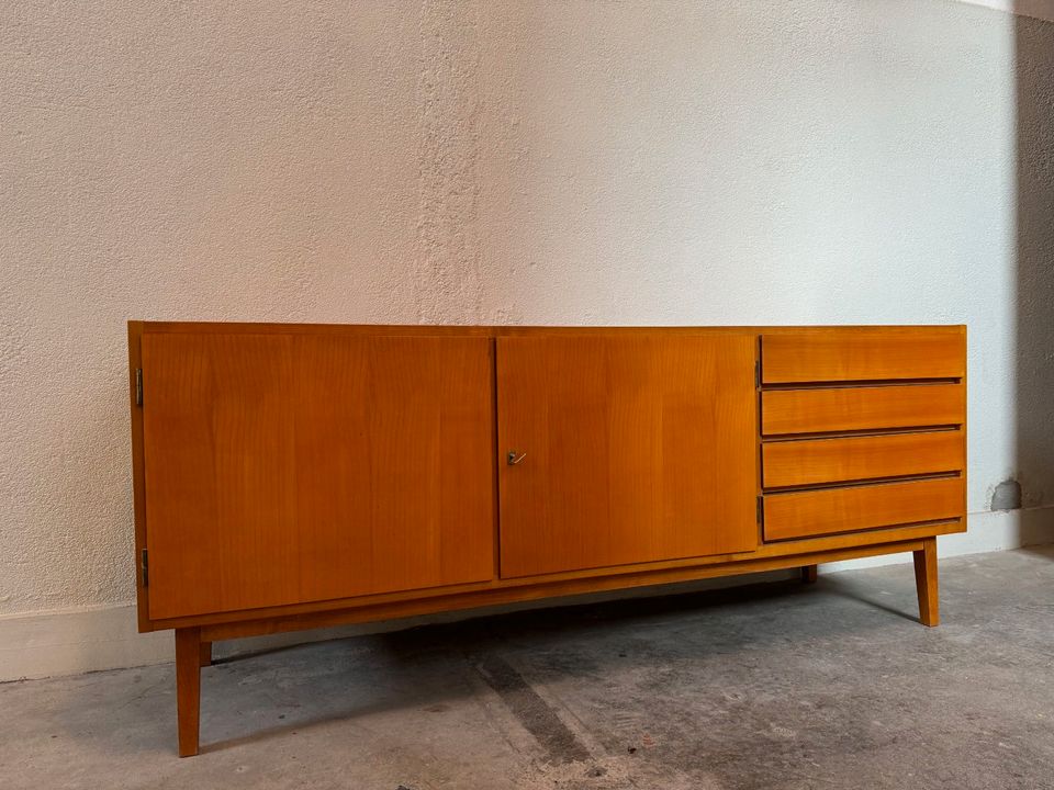 @ MID CENTURY DESIGN SIDEBOARD HELLES HOLZ 50er 60er in Berlin