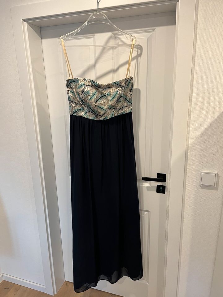 Abendkleid Größe M/L in Norden