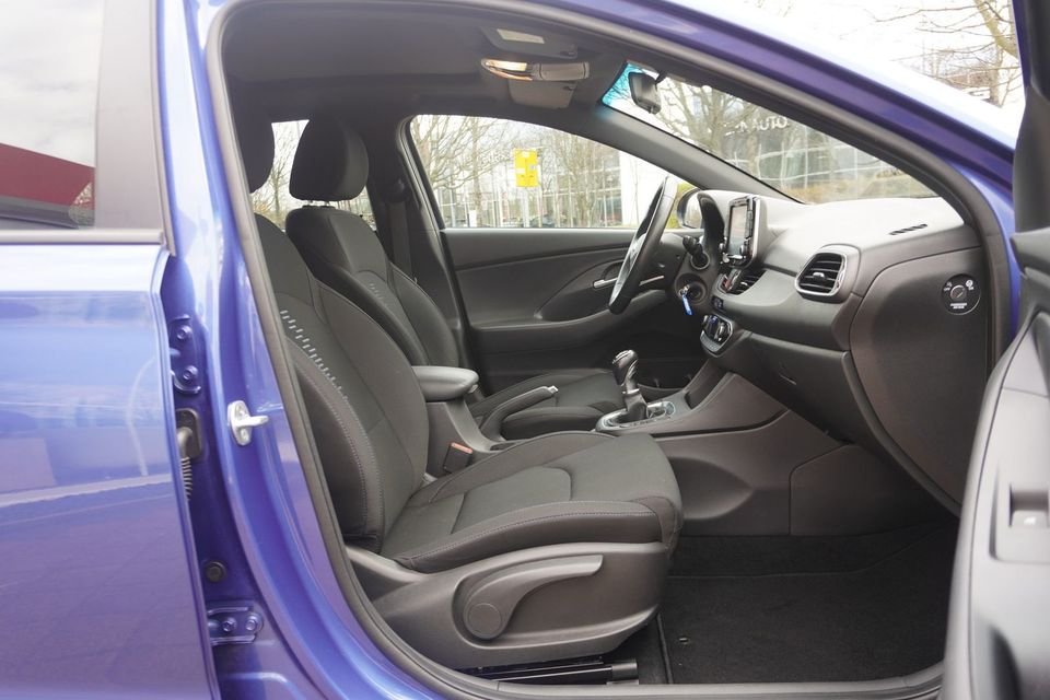 Hyundai i30 1.4 T-GDI Passion + LED Navi Panorama AHK in Dresden