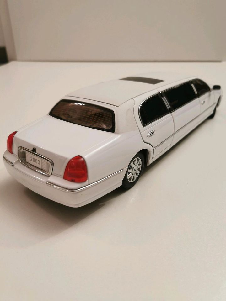 Sun Star Car Limousine Groß Modell 1:18 Stretch Limousine Auto in Winnenden