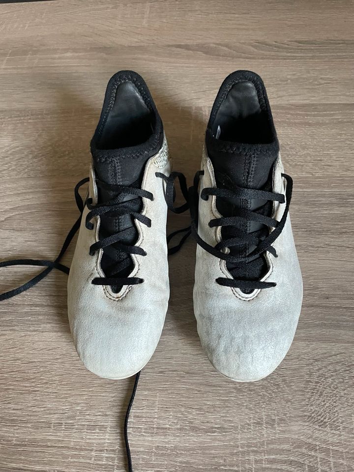 Fußballschuhe Sportschuhe Stollenschuhe Nike Adidas in Langerwehe