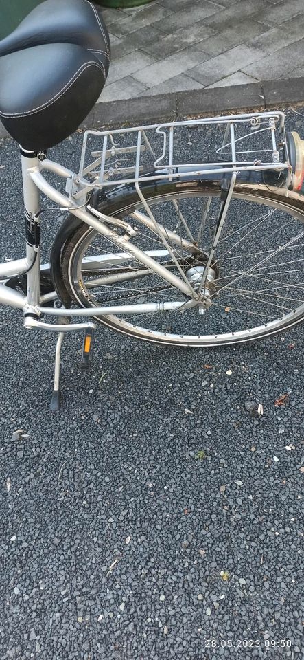 Damenfahrrad 28 Zoll in Neunkirchen-Seelscheid