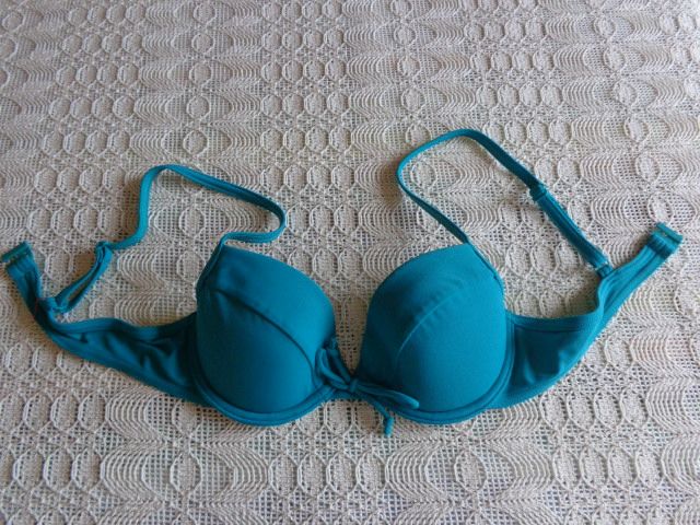 NEU Triangel - Bikini - Oberteil mit Etikett Gr. 36 schwarz in Hamburg