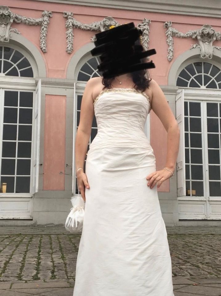 Brautkleid Hochzeitskleid Marylise Seide Perlen Schmucksteine in Düsseldorf