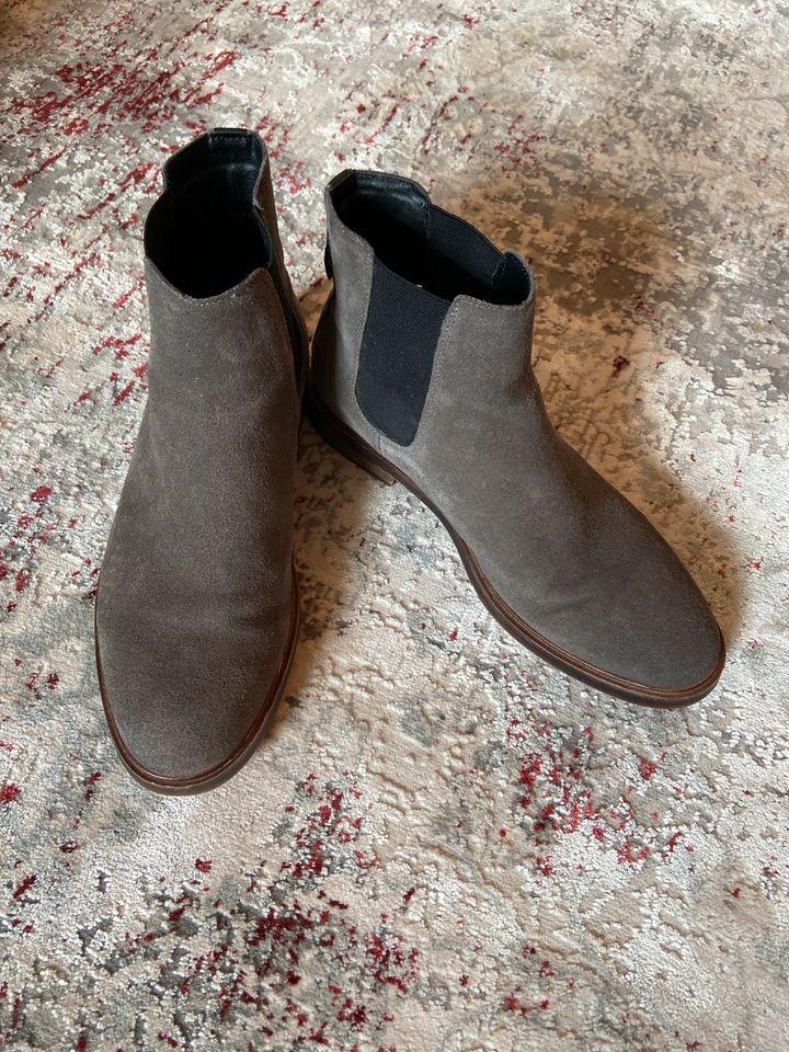 Chelsea Boots Schuhe Stiefel Gr. 42 Grau in Hamburg