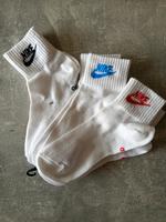 3 Paar Neue Nike Everyday Socken Gr.38-42 Nordrhein-Westfalen - Kerpen Vorschau