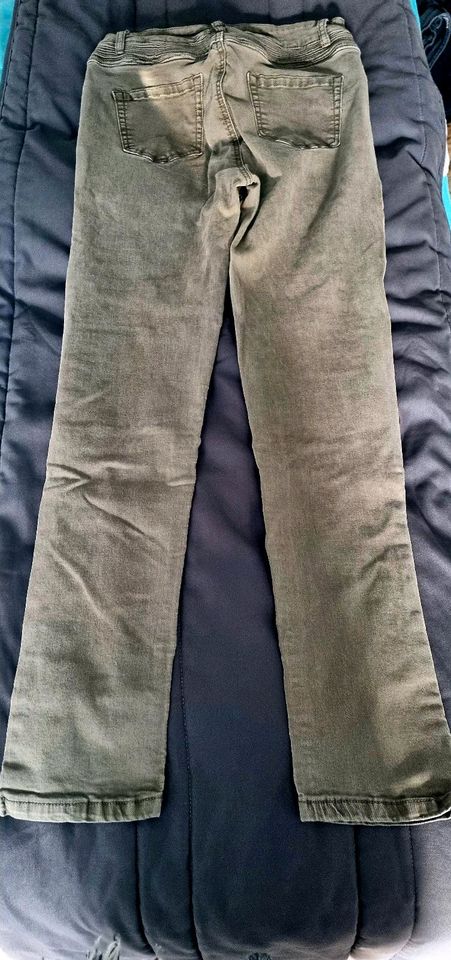 Strechjeans in Olive in Burbach